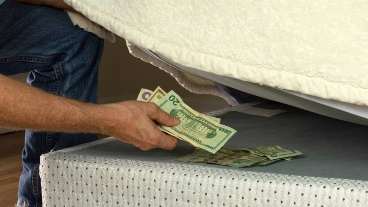 Esconder dinero en el hogar